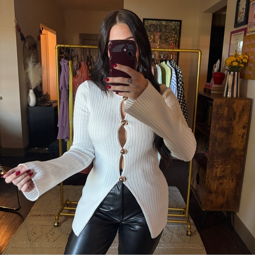 NEW Commense White Ribbed Knit Button Front Sweater - Picture 10 of 14